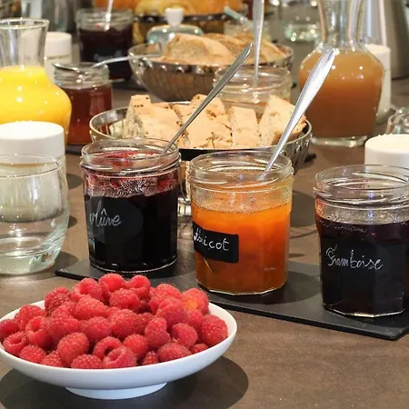 Spacieuse Avec Bien-etre, Parking, Wifi, A - Fr-1-582-491 Bed and breakfast Saint-Privat-dʼAllier